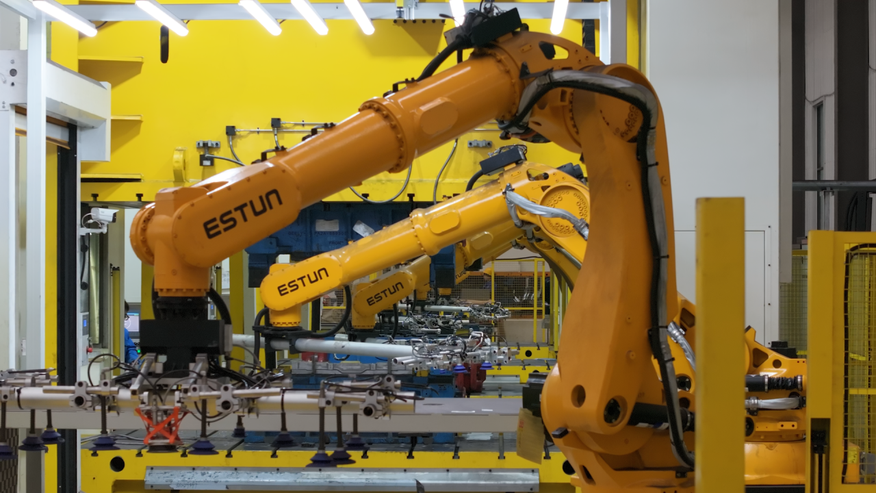 国内首条〡埃斯顿打造国内首条全国产大负载机器人汽车覆盖件冲压线！