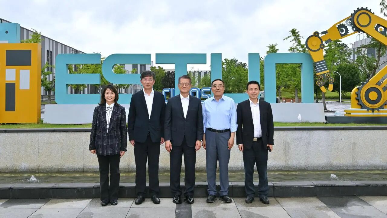 香港特区政府财政司司长陈茂波一行到访埃斯顿